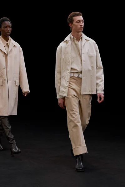 Look 27
